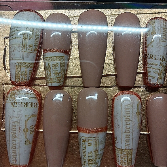 Press On Nails - Picture 1 of 1